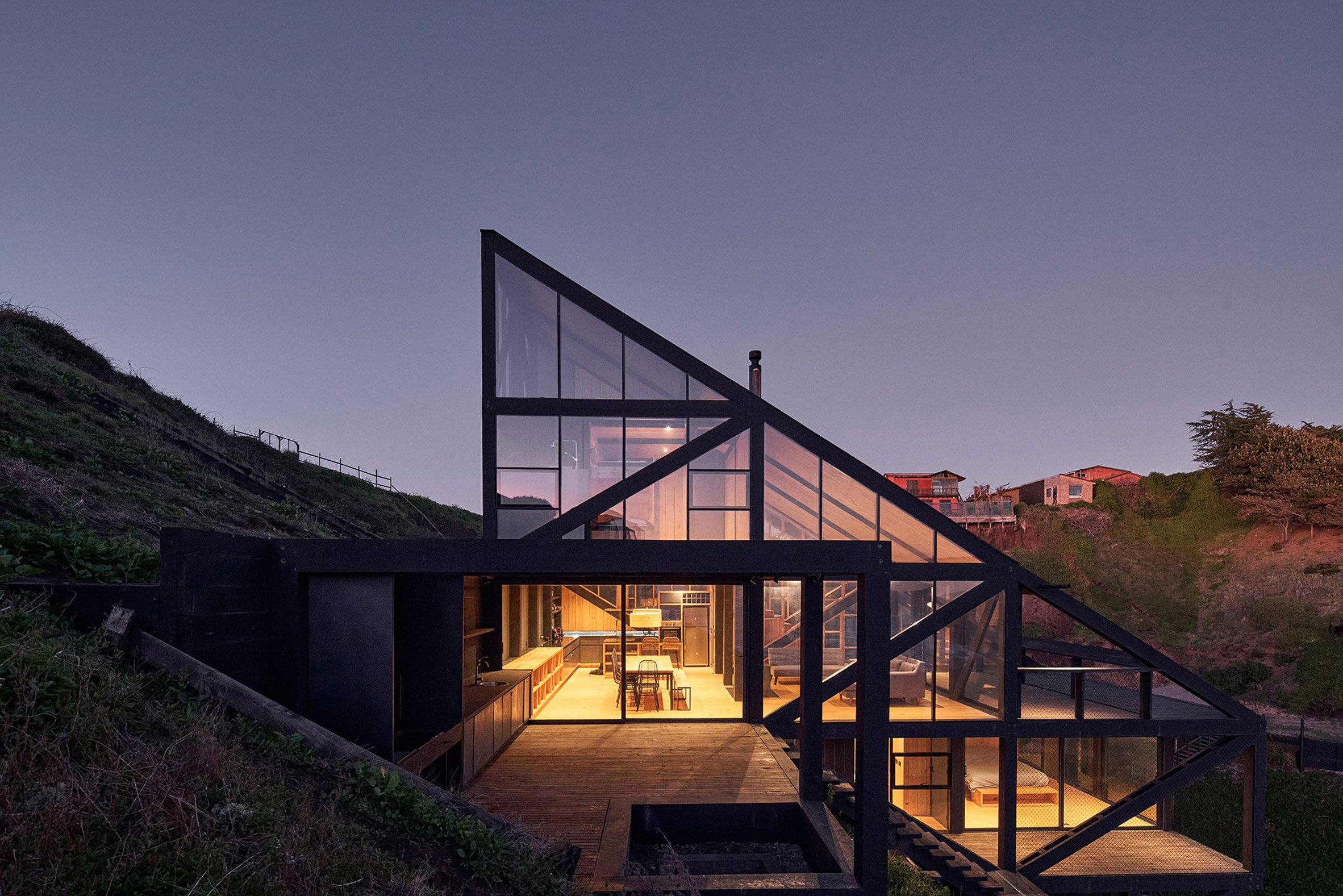 Angular Casa Ladera on a Chilean cliffside
