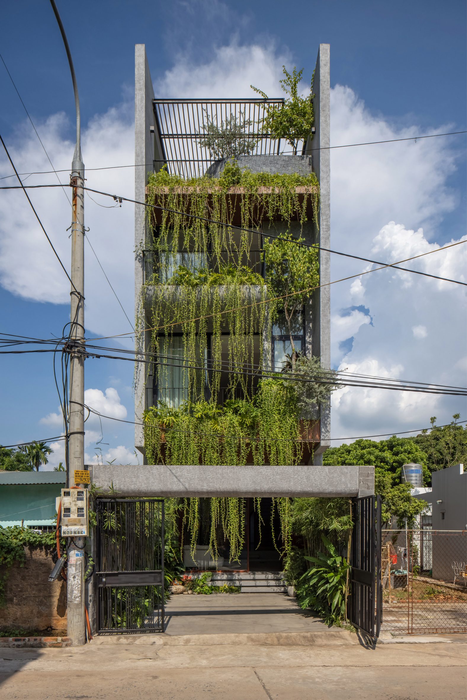 Exterior of De Chill House in Vietnam by X11