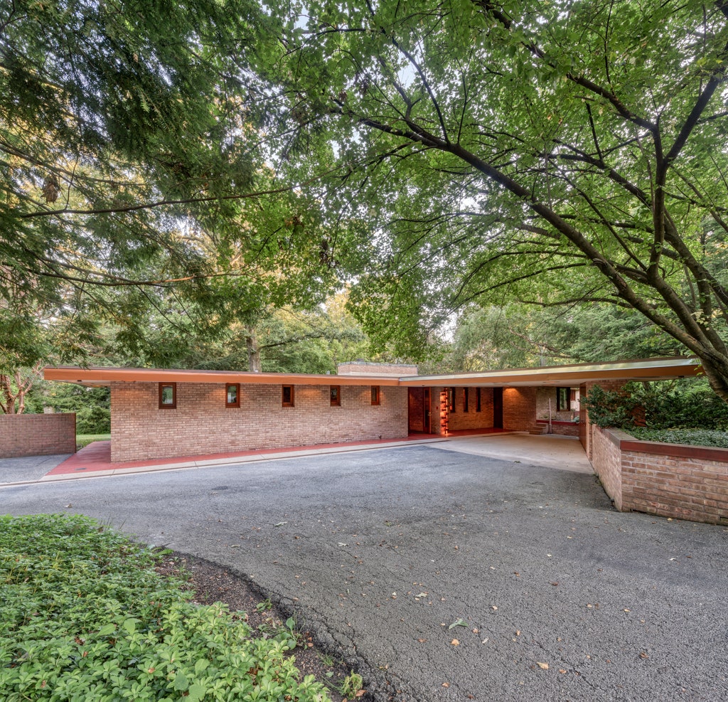 midcentury house with overhang