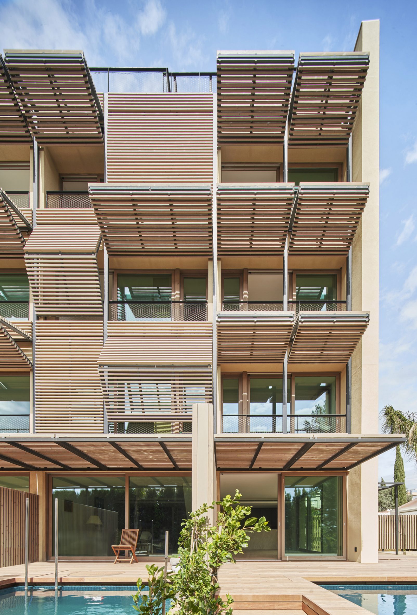Facade system of apartment complex by OHLAB