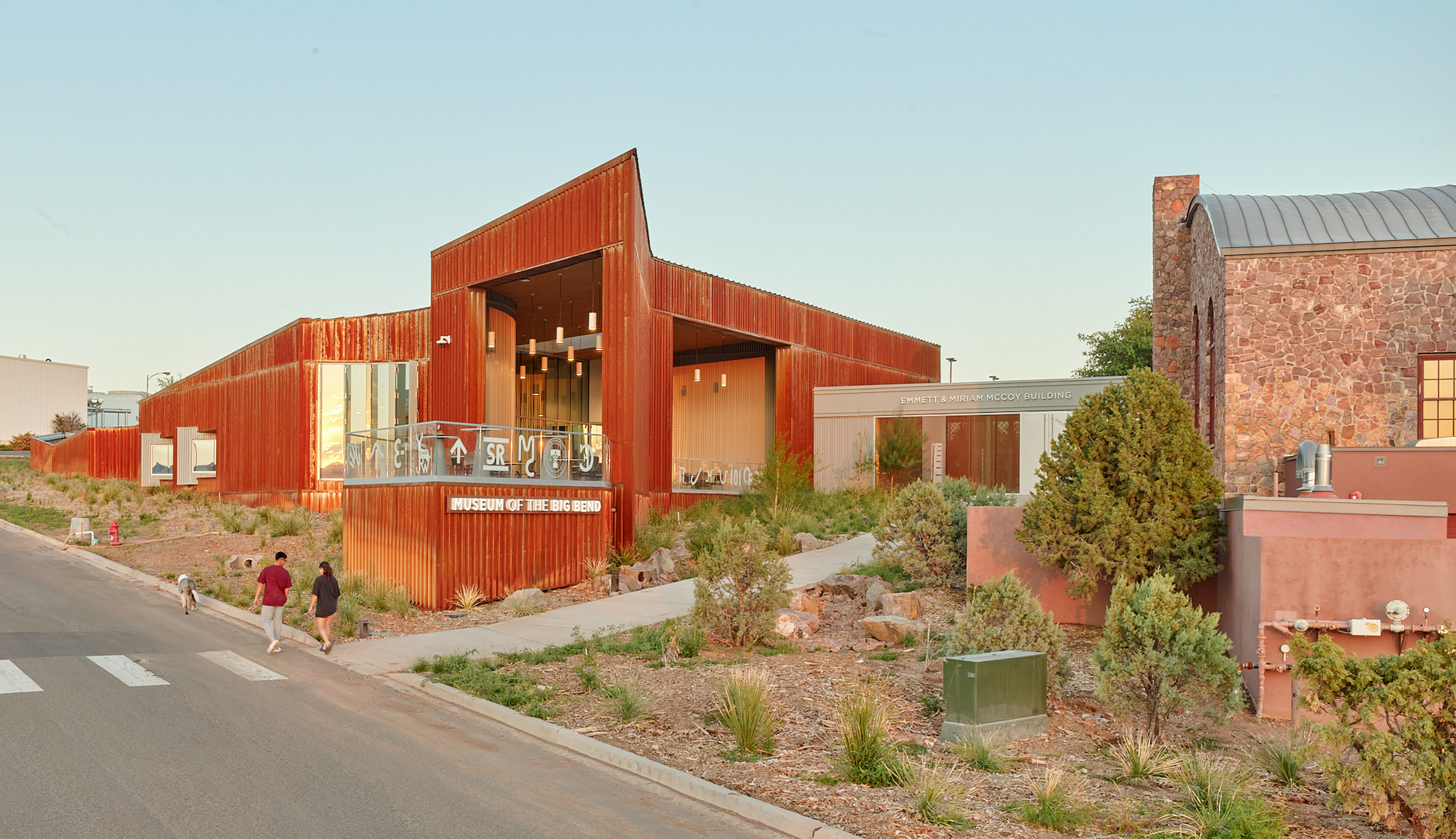 Steel addition to stone museum building in Texas
