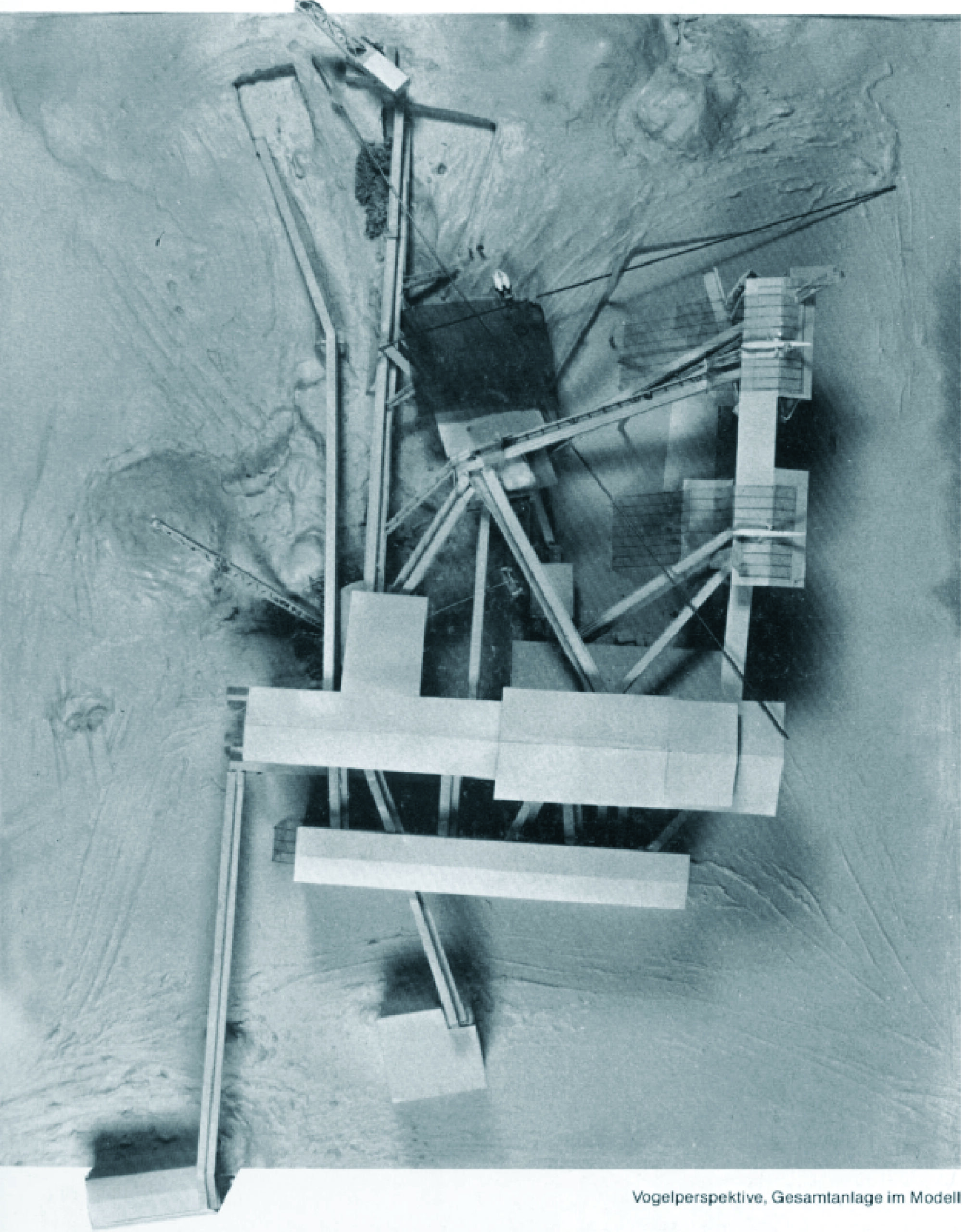 Gravel-Pit-Architecture_1980-1990_by_Thomas_Spiegelhalter-scaled
