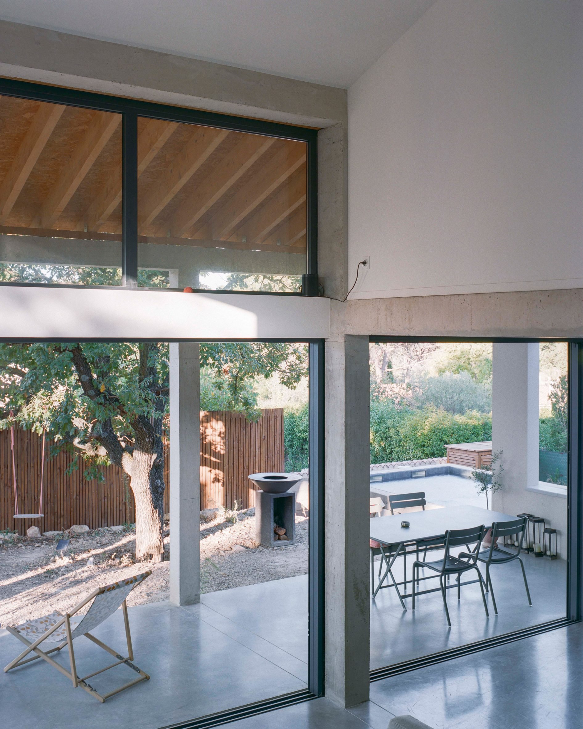 Interior of 102let home by Barrault Pressacco