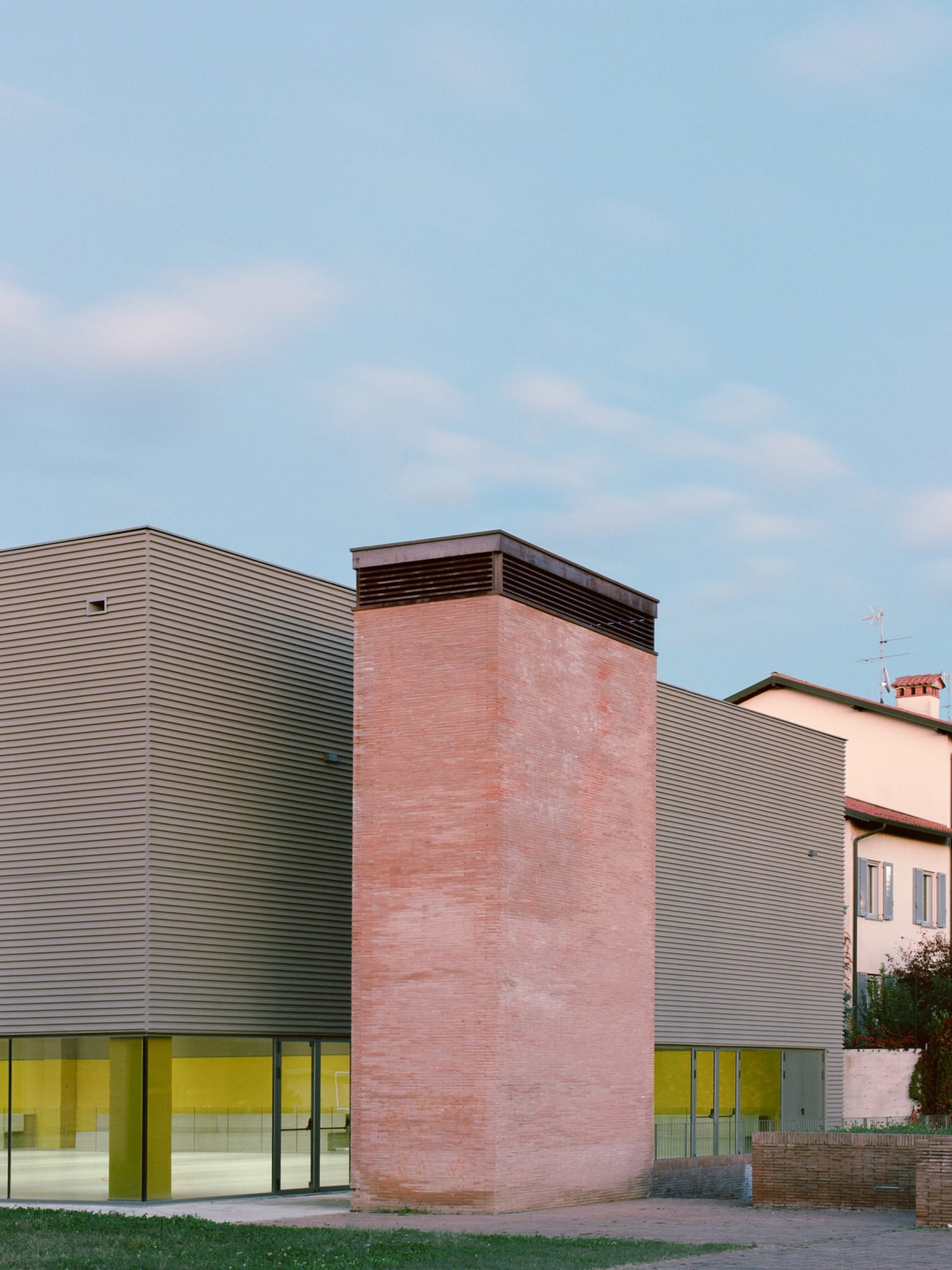 Cuboid gym designed for a school in Merate