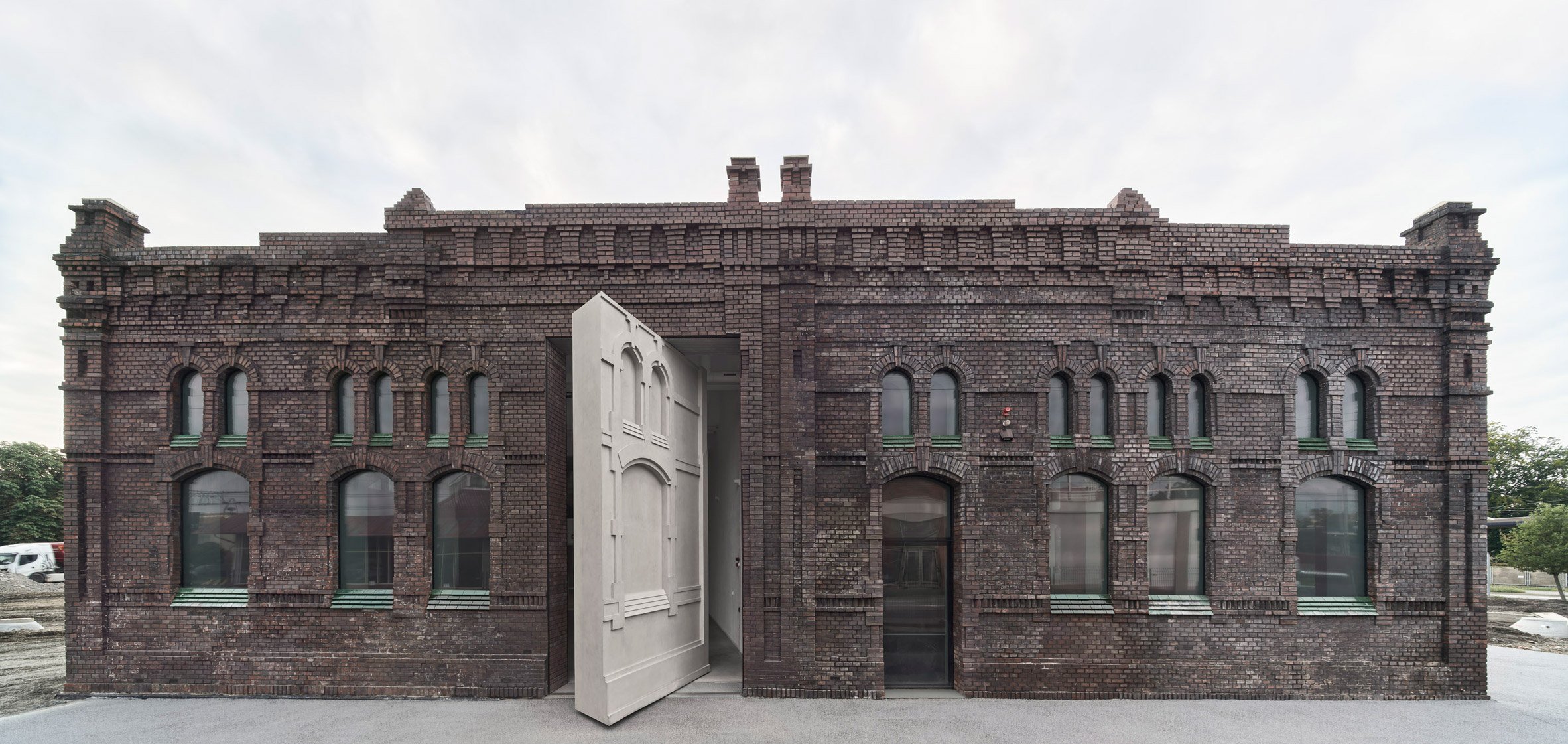 Exterior of the Plato Contemporary Art Gallery by KWK Promes