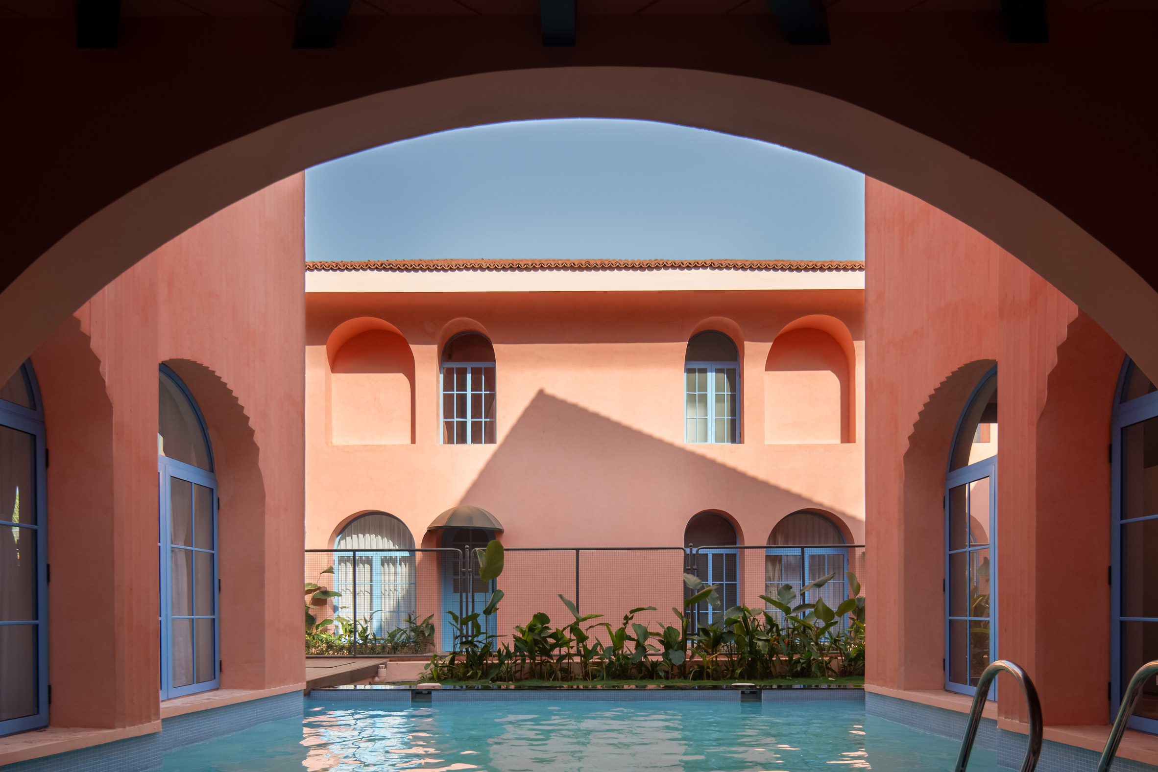 Baia Villas and swimming pool by Jugal Mistri Architects