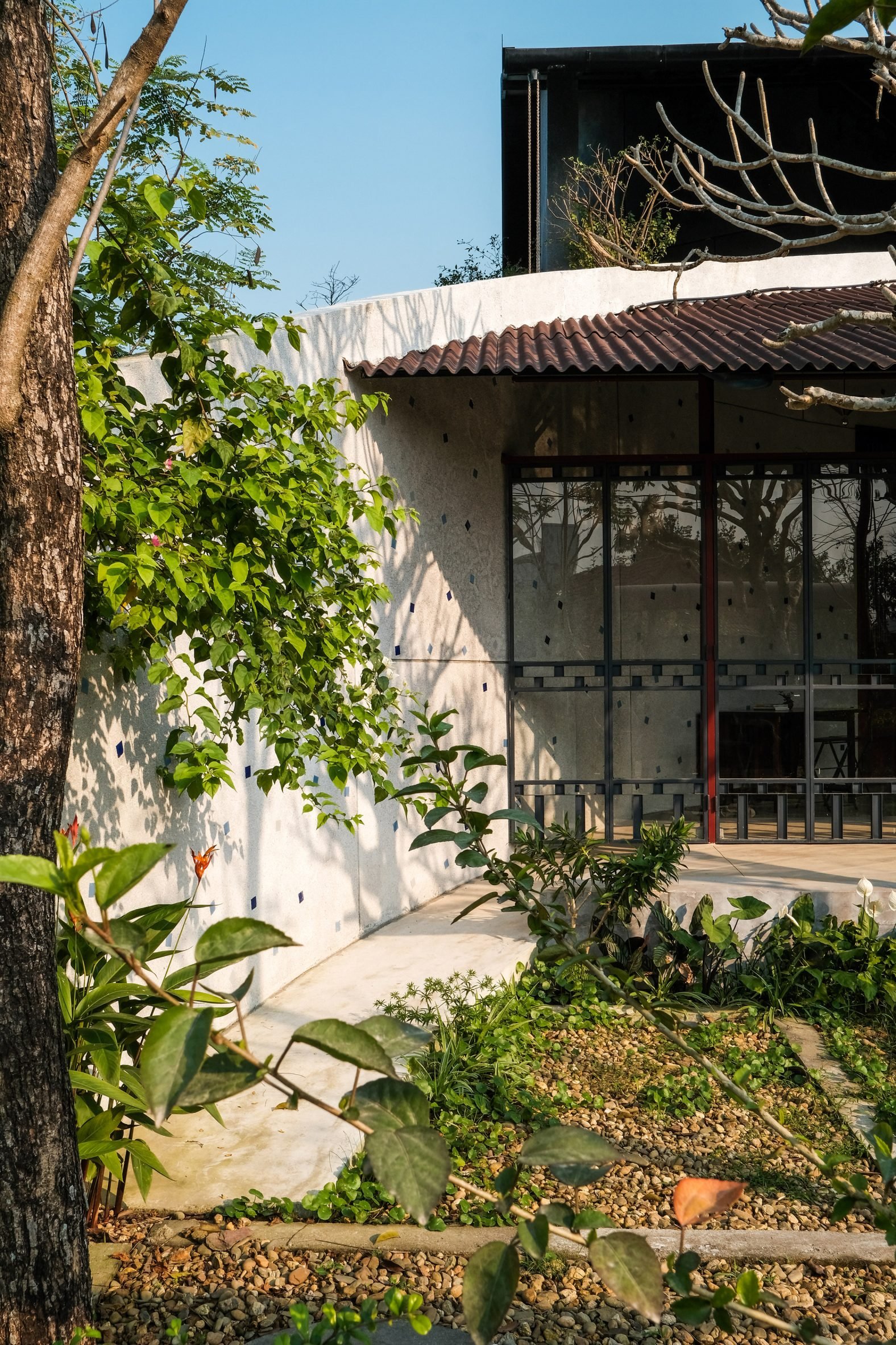 Gardens outside De Hué Space by Studio Voi