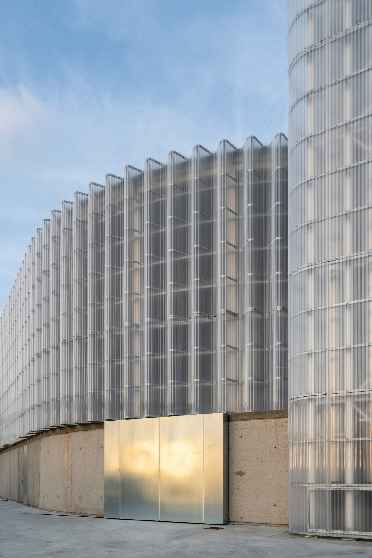 Translucent facade of DH Palencia