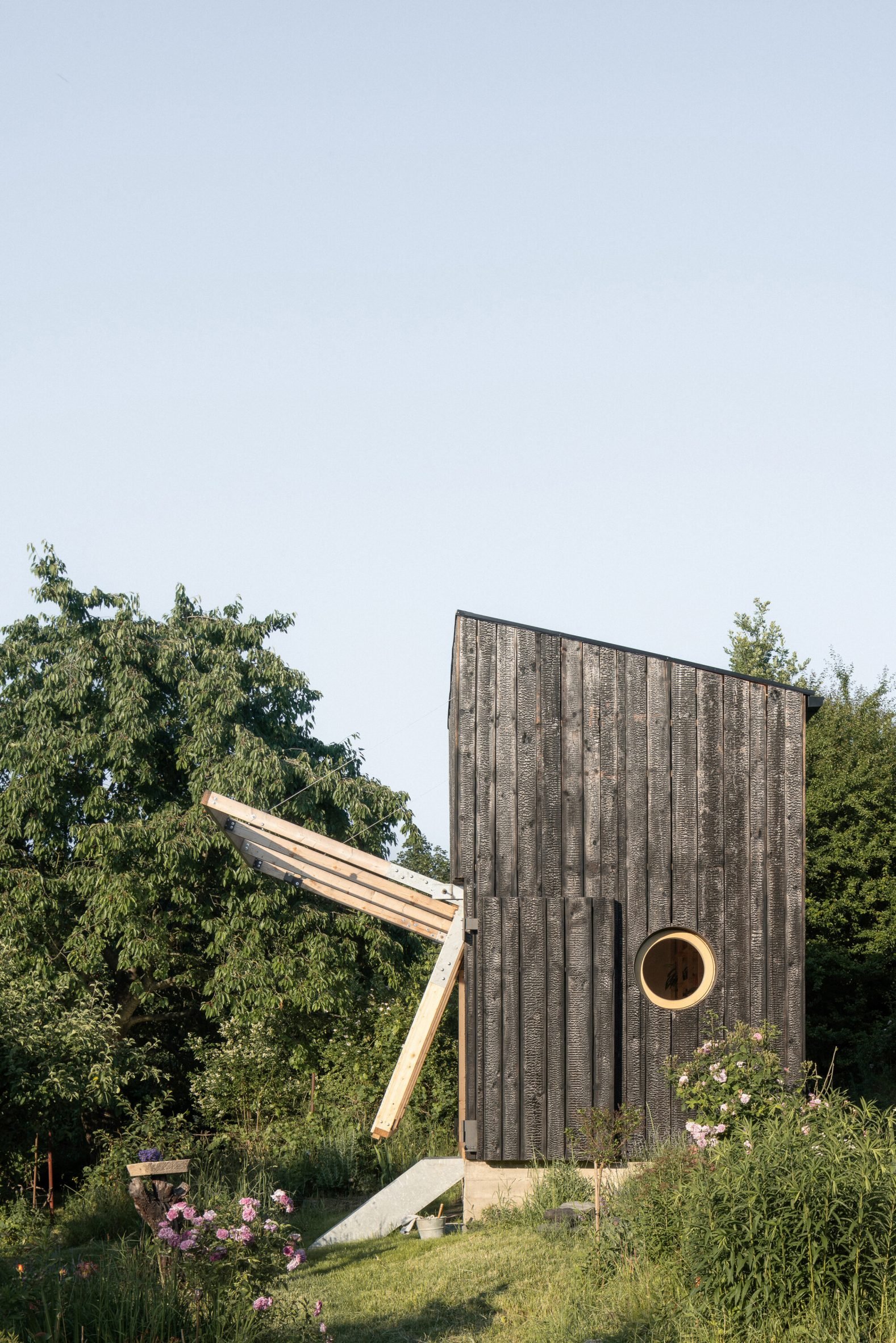 Folding facade of Garden Pavilion by Byró Architekti