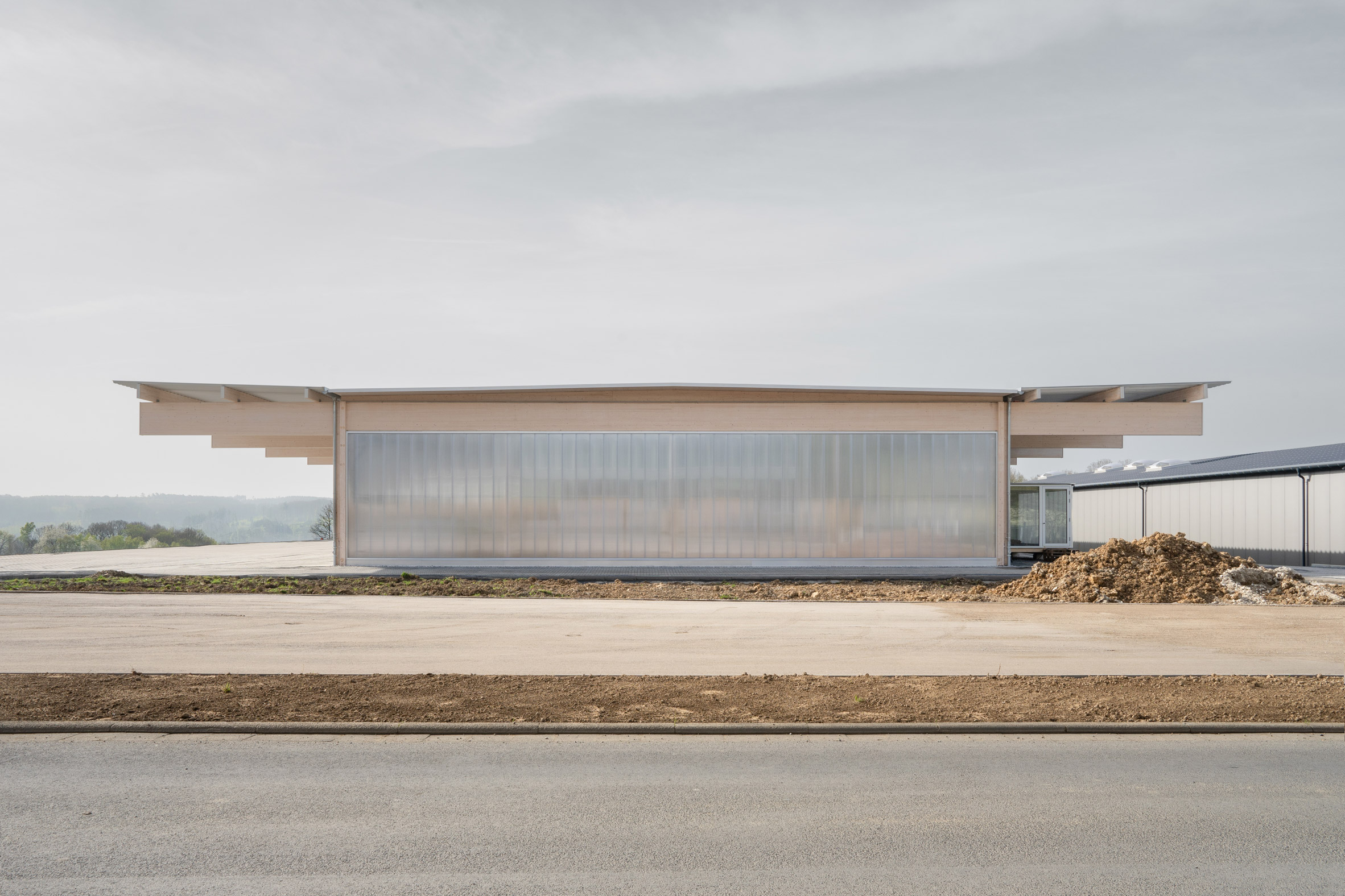 Side view of timber warehouse by Aretz Dürr Architektur