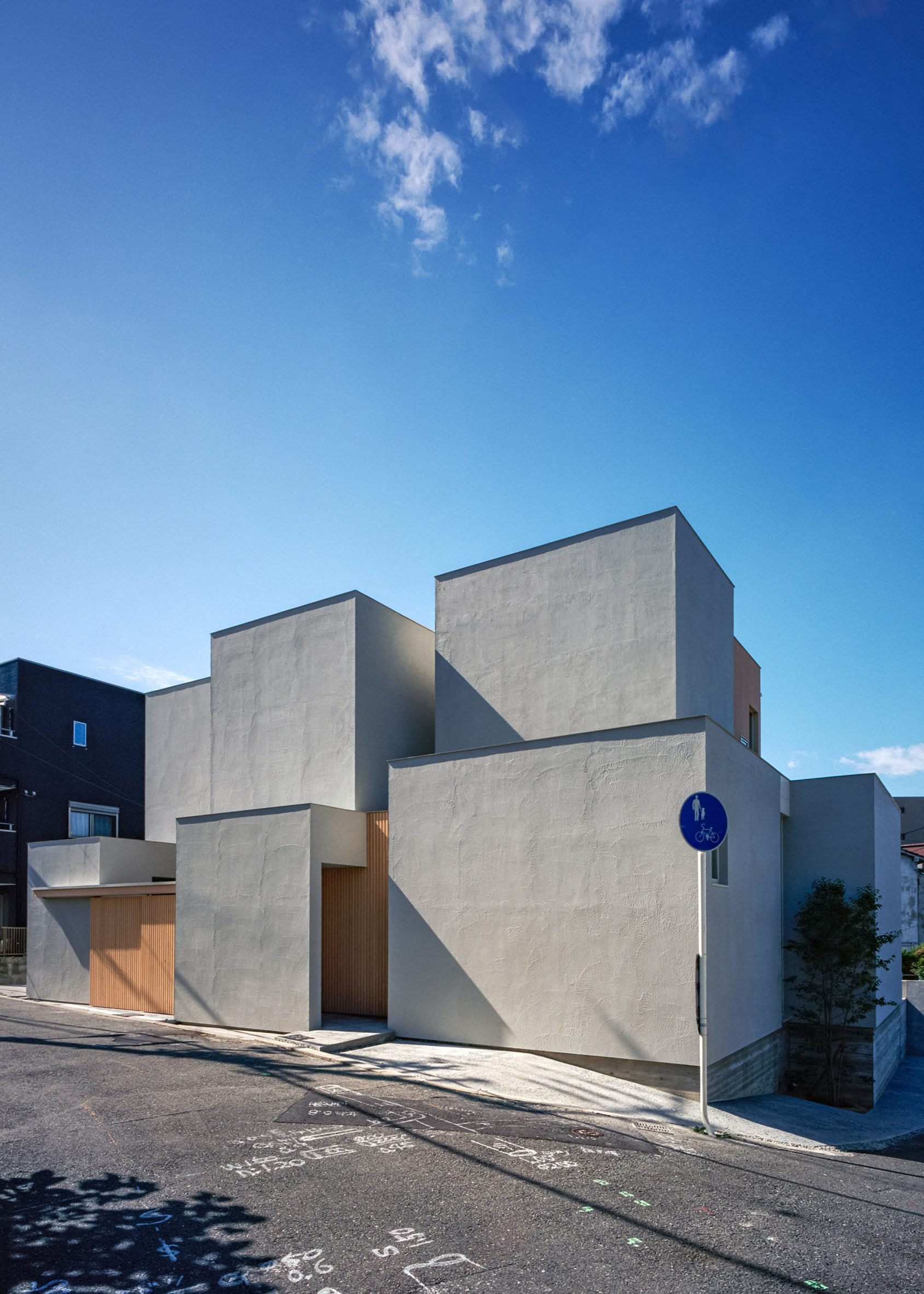 Exterior of House in Tsurumi-ku by FujiwaraMuro Architects