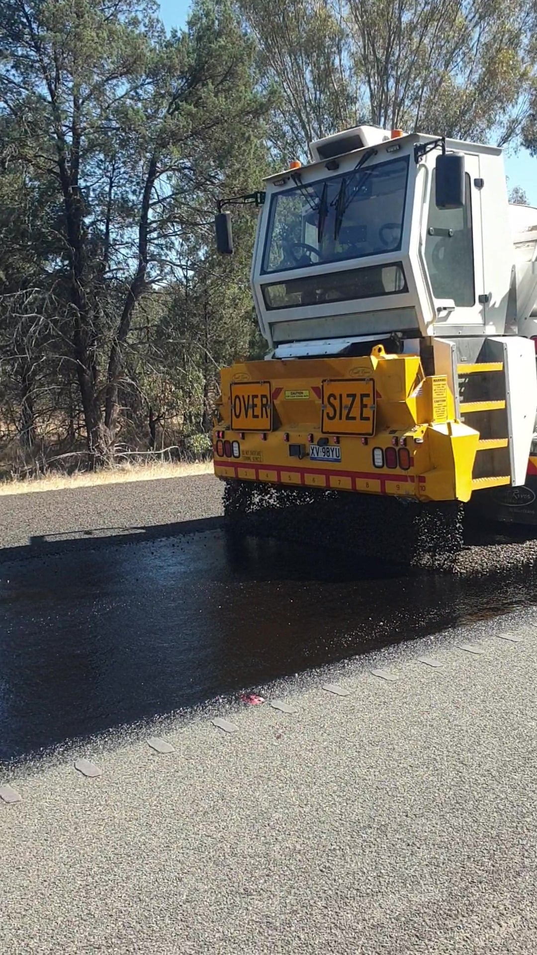Greater visibility and significant standard spreading widths are just some of the reasons why the Road Ant is now among the preferred options for forward-moving aggregate spreading.