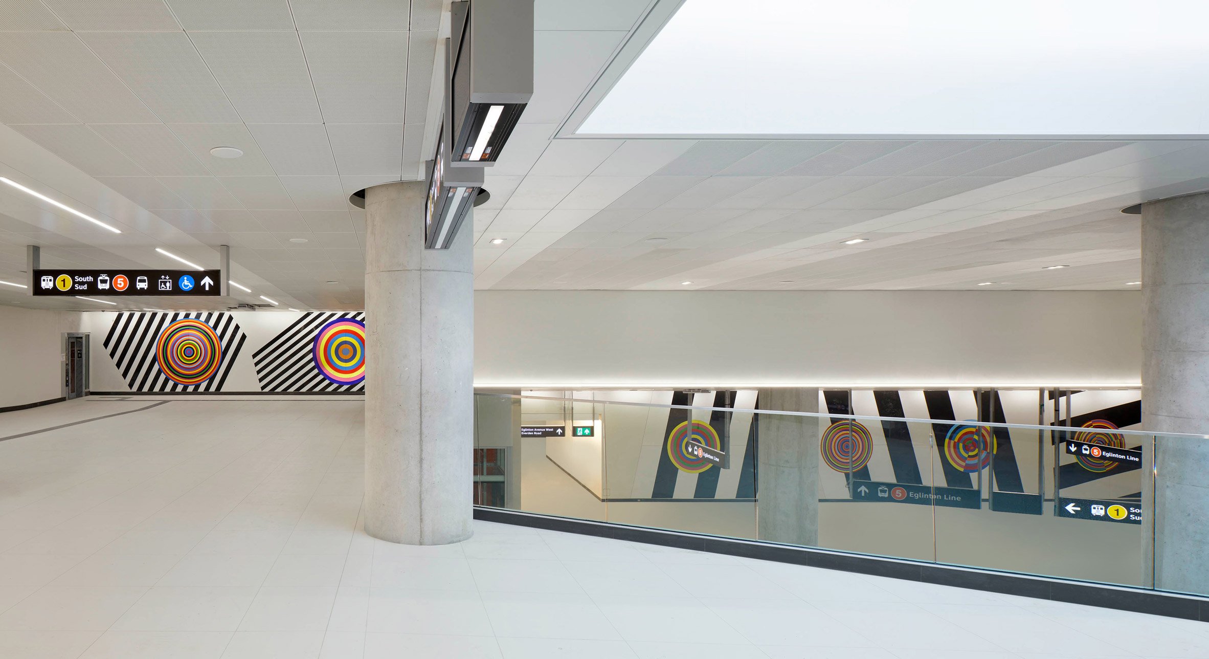 Mezzanine in station