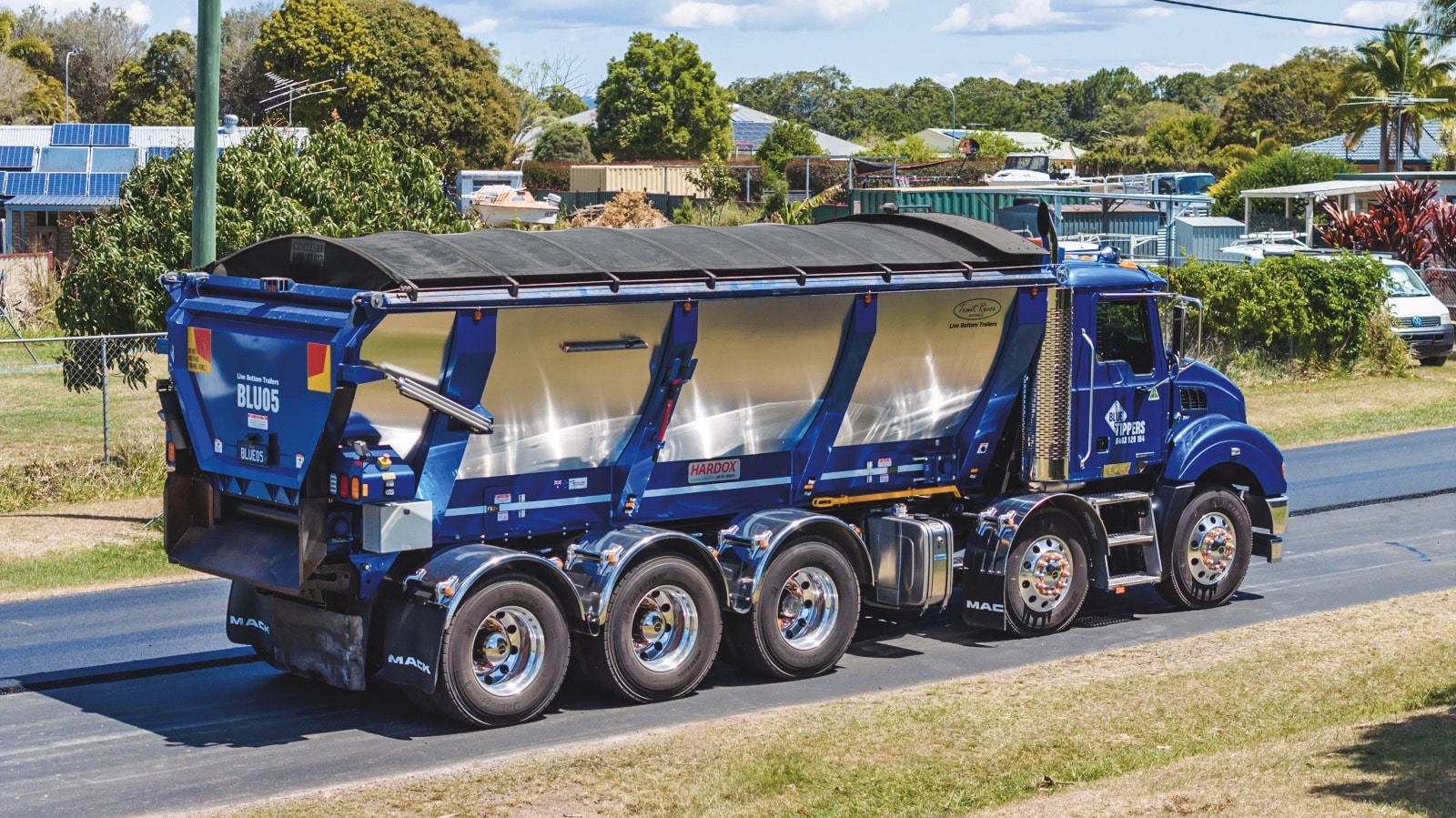 Freighter Group manufactures Trout River Live Bottom rigid bodies and semi trailers.