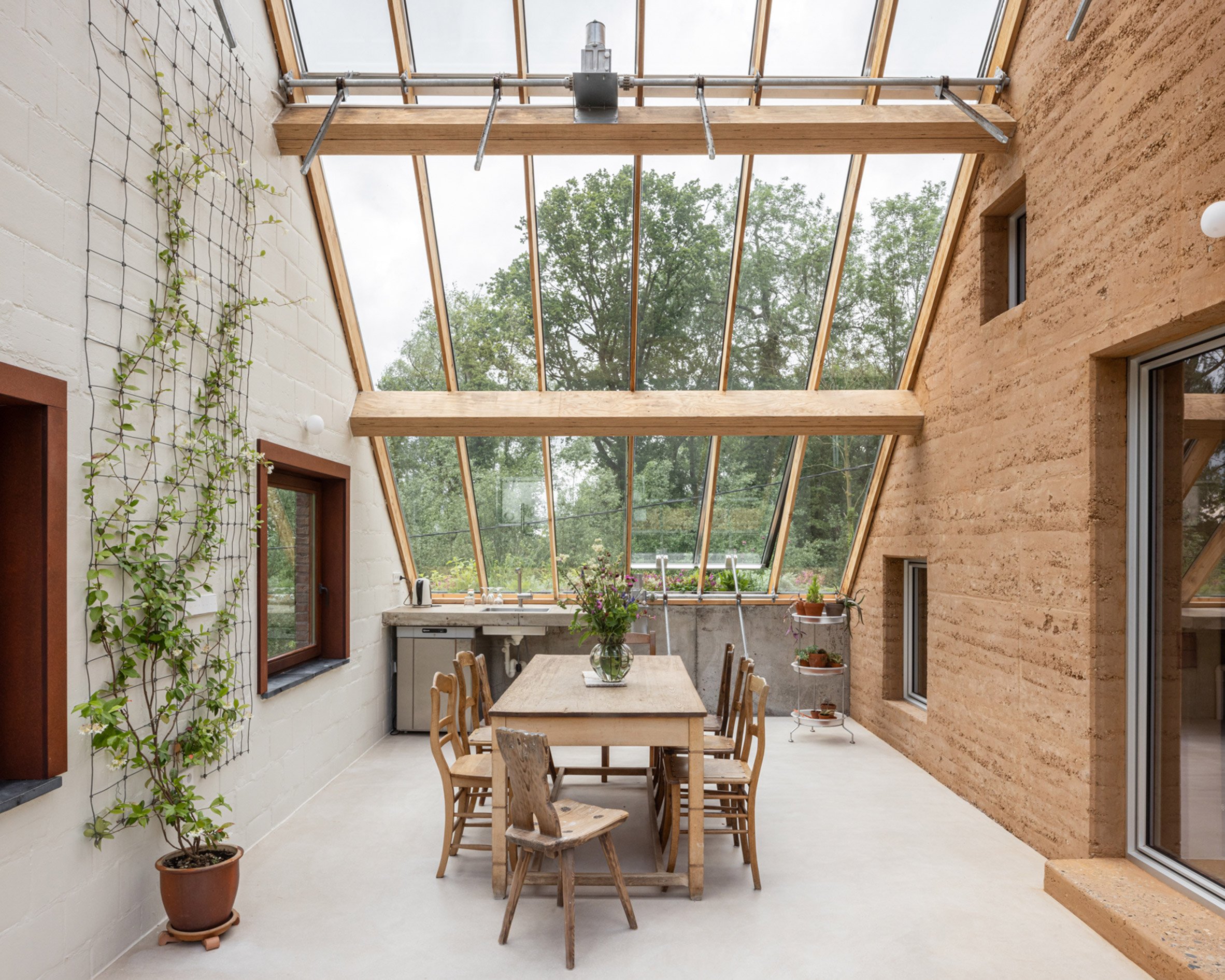 Interior view of winter garden by Hé!