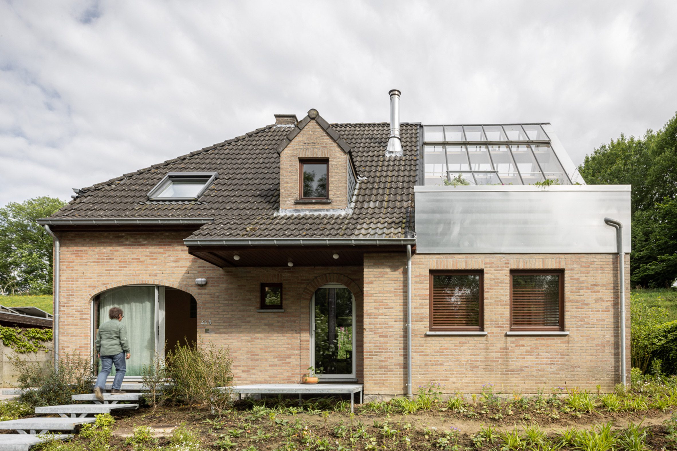 Front view of the updated Omloop Farmhouse in Belgium