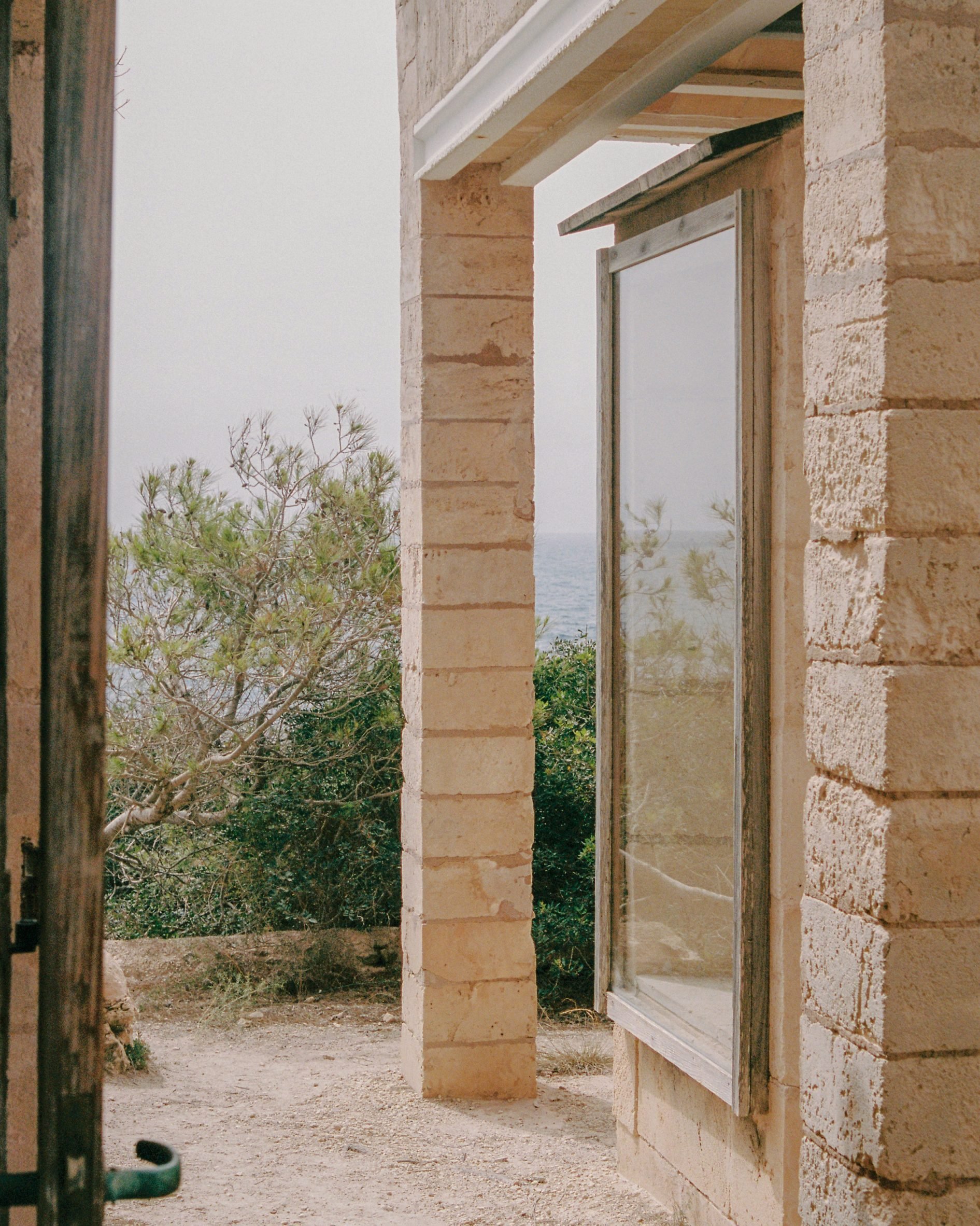 Jørn Utzon's Can Lis photographed by Alex Dormon