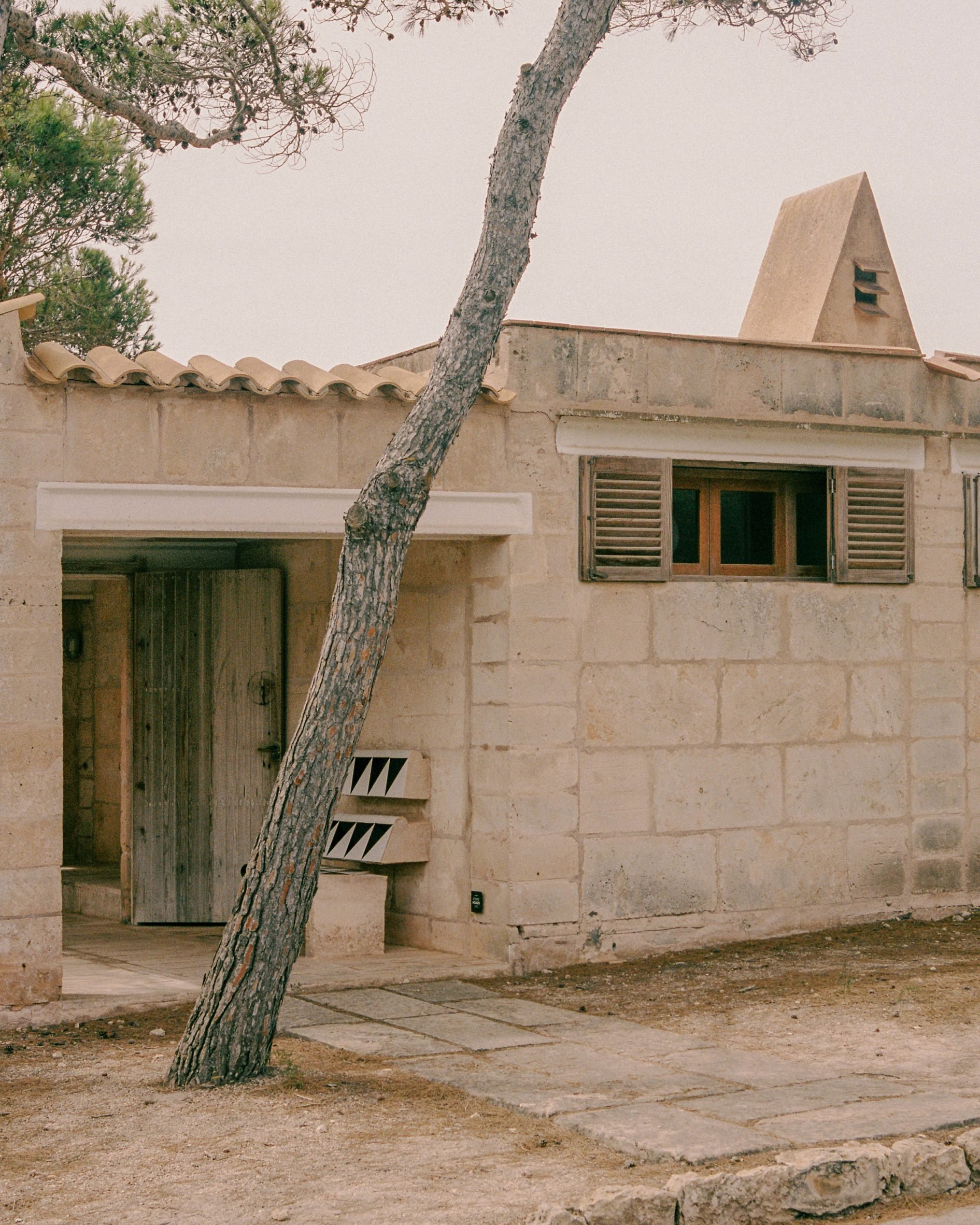 Jørn Utzon's Can Lis photographed by Alex Dormon