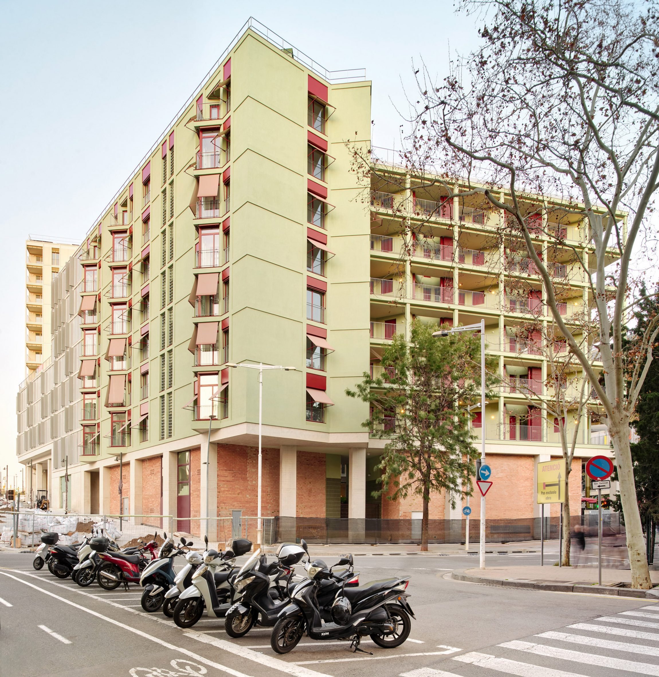 La Comunidad Habitacional in Barcelona by Cierto Estudio