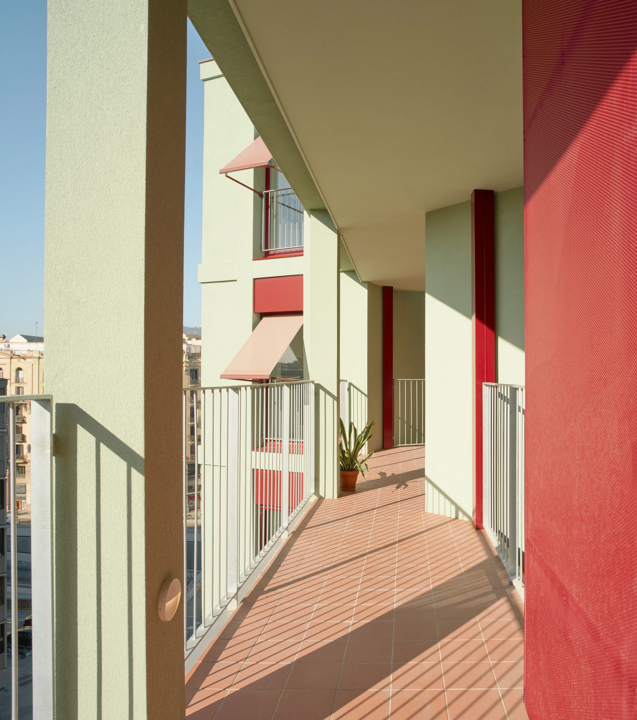 Balcony at La Comunidad Habitacional in Barcelona by Cierto Estudio