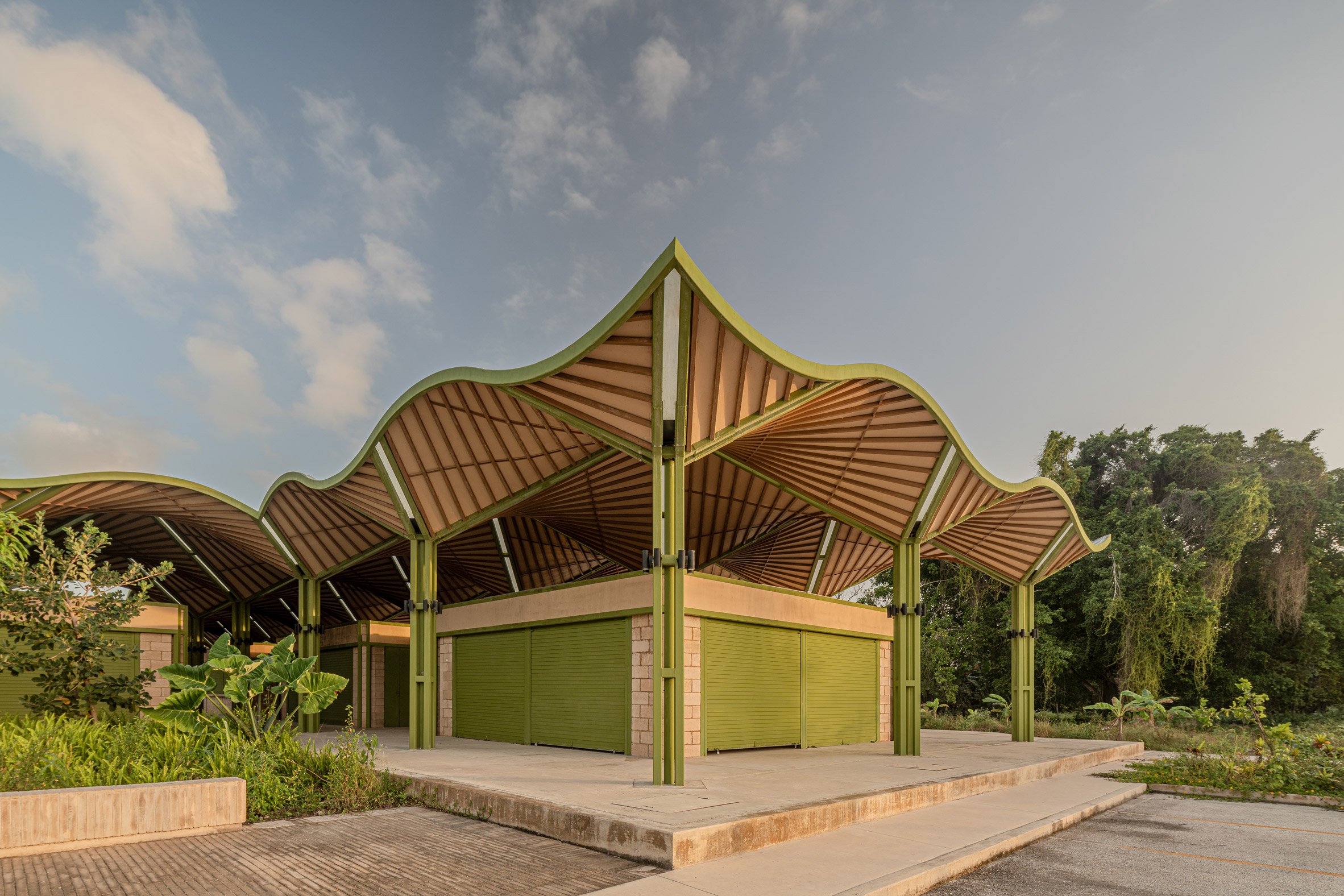 Parabolic roof system