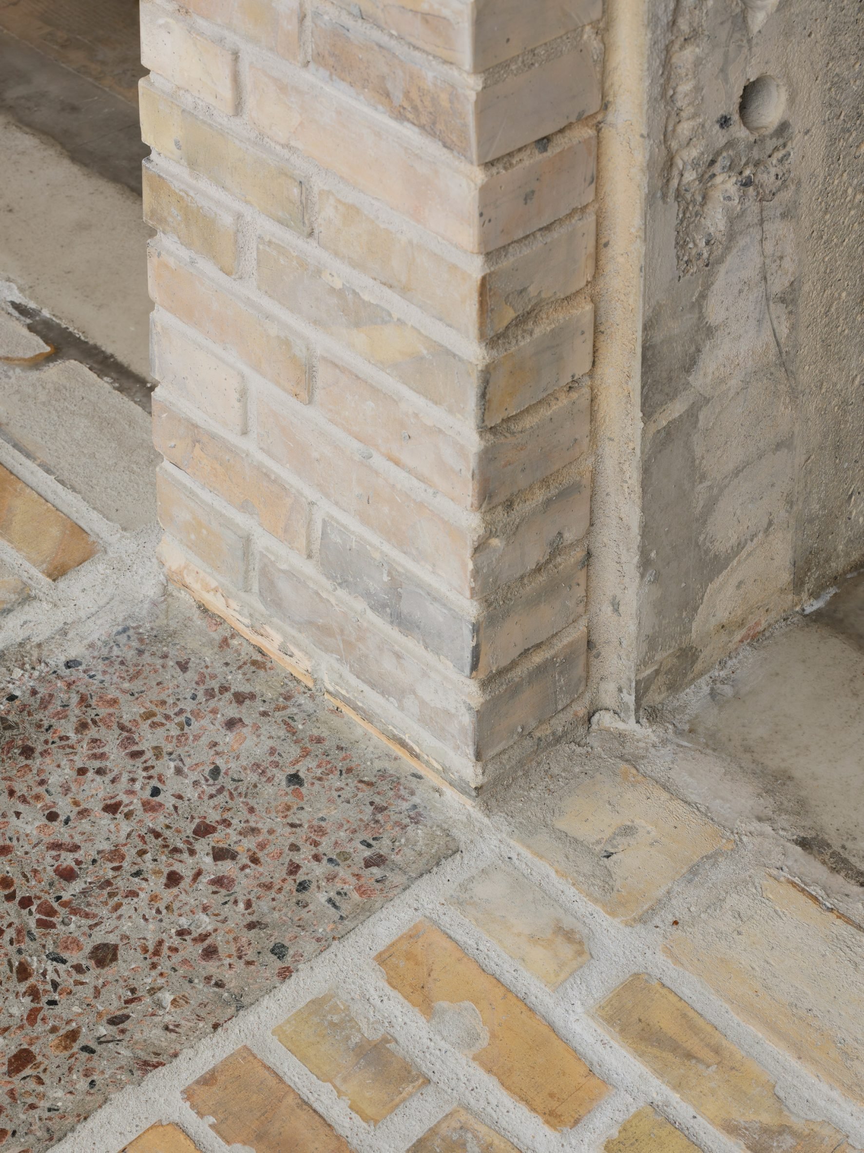 Yellow-brick details