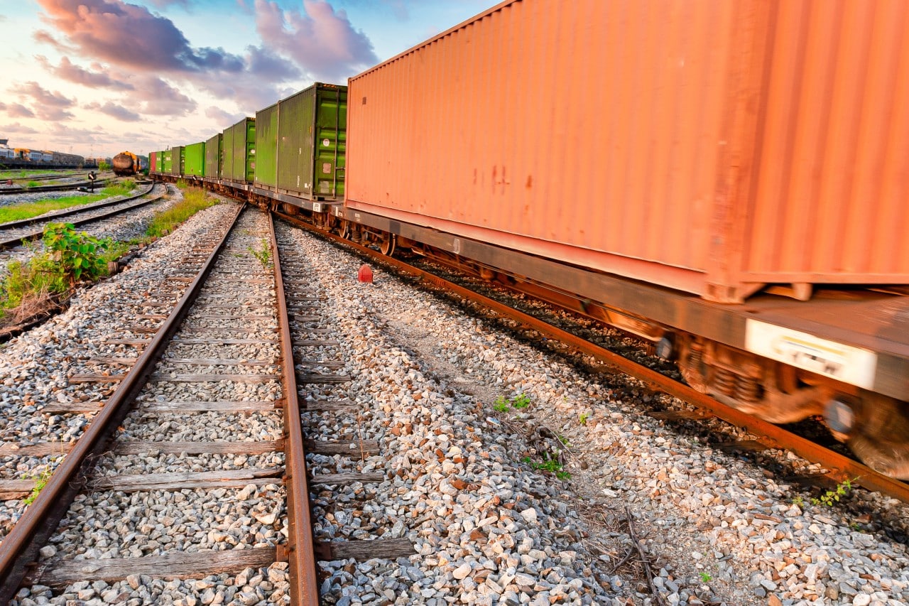 The Western Australian Government is requesting proposals to tender for works on key freight rail upgrades and the removal of the North Lake Road level crossing in South Lake, a suburb of Perth.