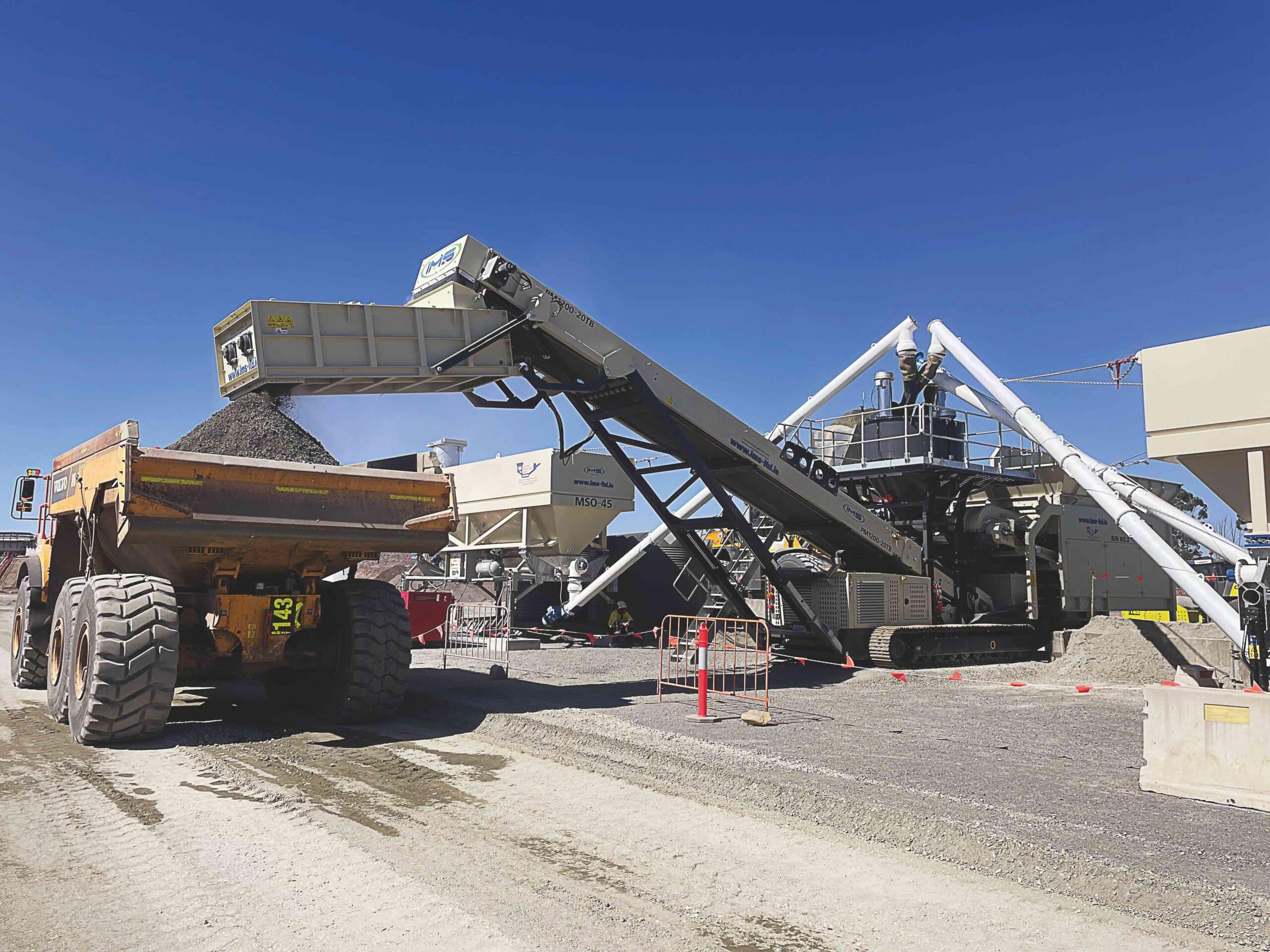 The PM1200-20TB has a longer three-metre pugbox to ensure a quality mix when blending high percentages of powder – like roller-compacted concrete.