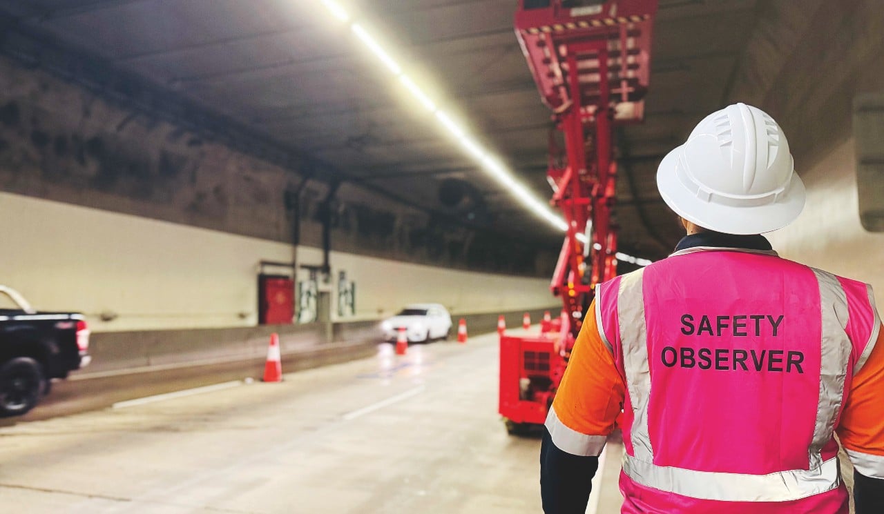 RoadAid deploys a pink vest to increase clarity and visibility for key personnel on site.