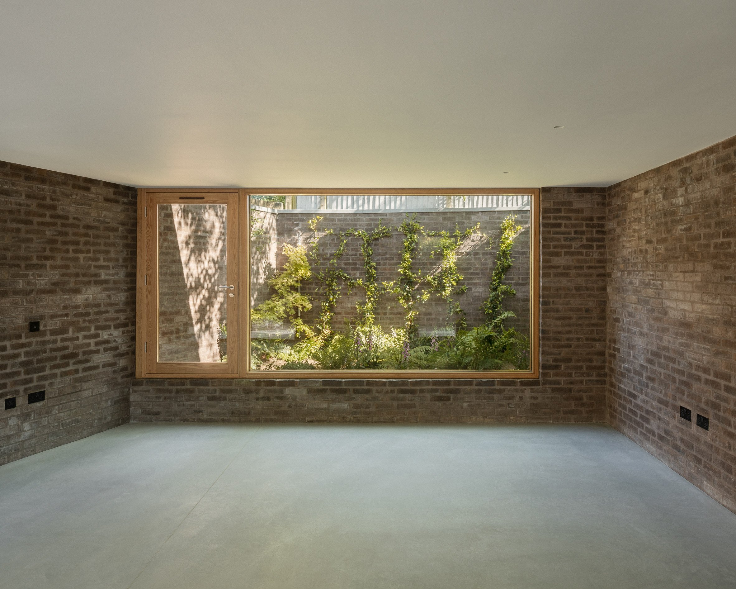 Interior view of standalone studio at London home by Pinzauer