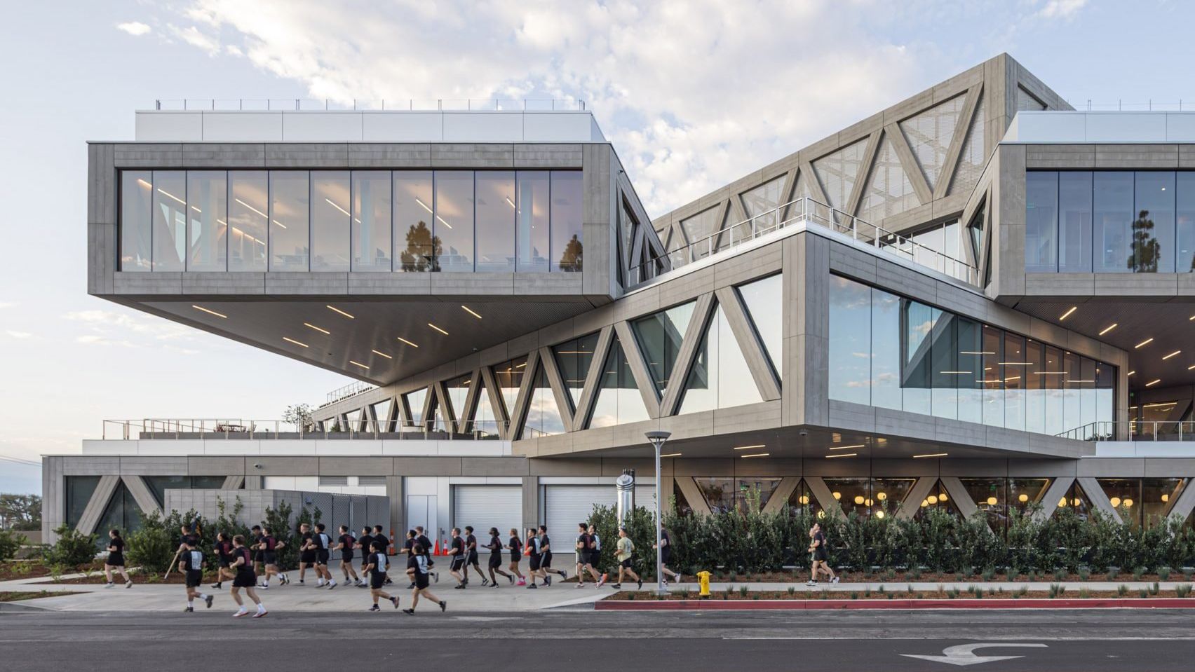 Stacked rectangular volumes LA college